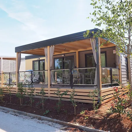 Mobilhome Victoria Lanterna Semesterpark 4*