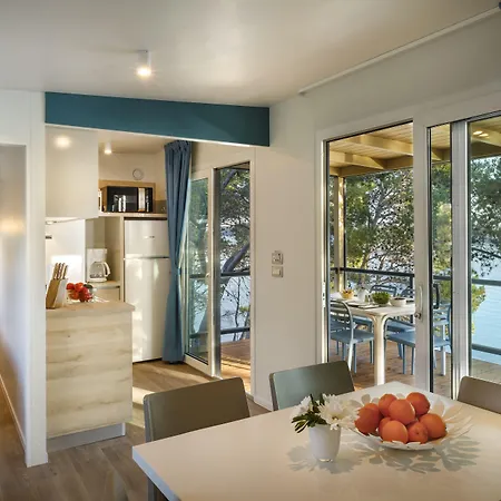 Kompleks wypoczynkowy Mobilhome Victoria Lanterna 4*